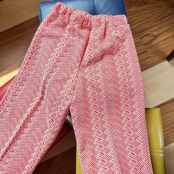 SOLD 1970s polyester red & white chevron high waist wide leg - Picture 2 of 10